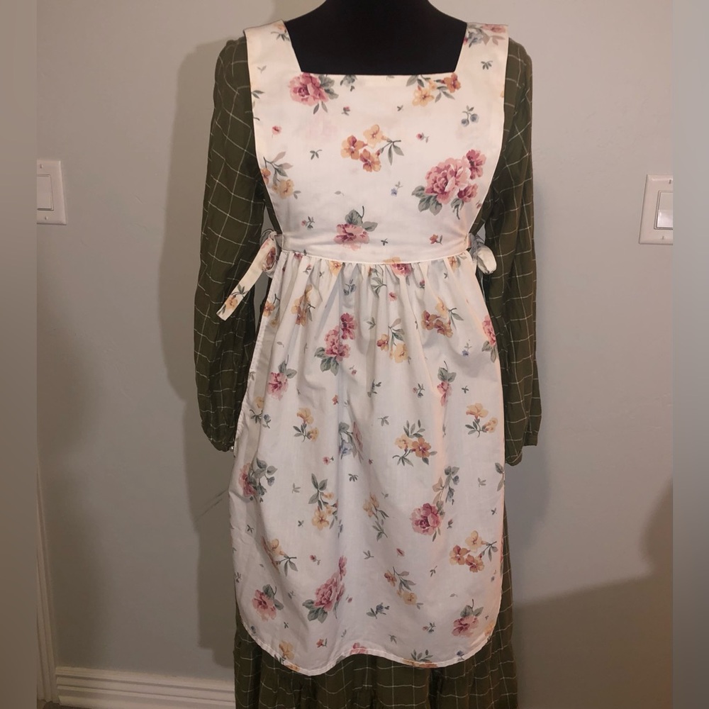 Handmade cottage pinafore side tie apron